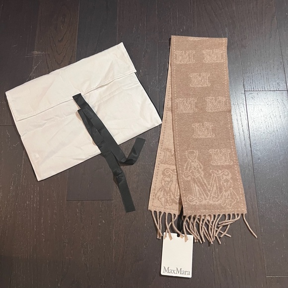 BNWT Maxmara Sanima wool jacquard scarf w/dust bag beige/brown logo monogram - Picture 3 of 10